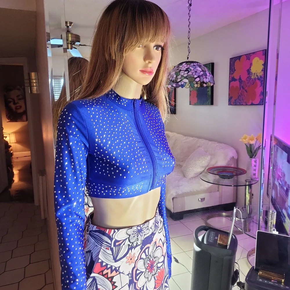 Top - Picture 2 of 3